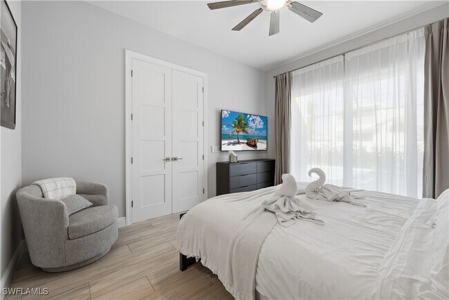 Photo - 711 91st Ave N