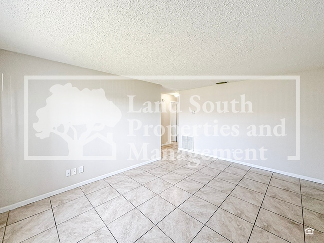 Photo - 5866 Charlton Dr