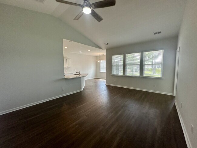 Three Bedroom Home with Large Loft in Heartstone Lakes!