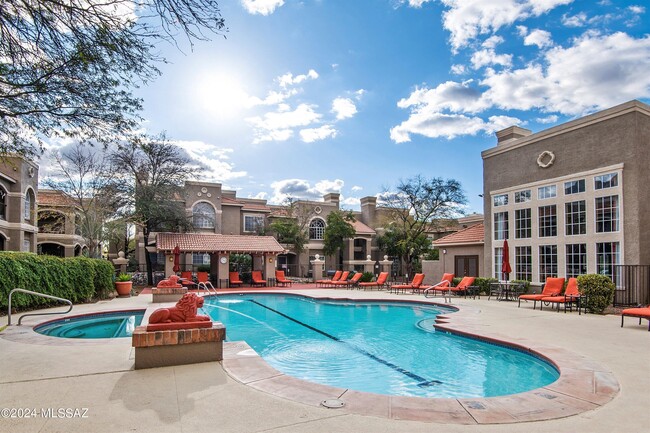 1500 E Pusch Wilderness Dr Unit 12107