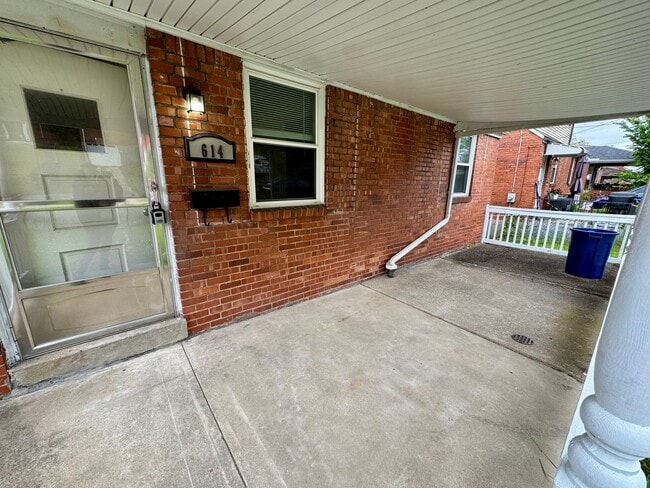 Photo - Charming 4 Bed 1.5 Bath house with BRAND NEW KITCHEN!!!