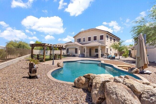 Building Photo - Stylish Home with Loft, Den, Great Room & ...