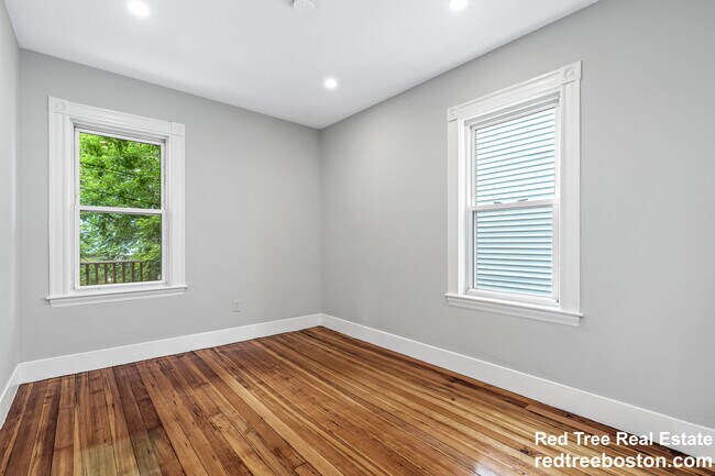 79 Pleasant St Unit 2