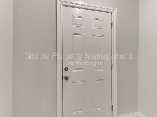 Photo - 1841 N Gatewood Ave