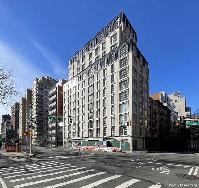 Building Photo - 250 E 21st St Unit 9D Rental