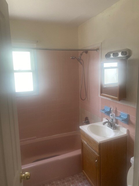 Bathroom - 118 E 24th St Unit Apt A1