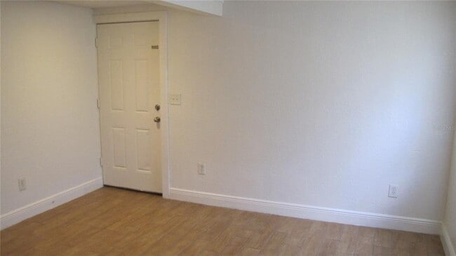 109 E Gladys St