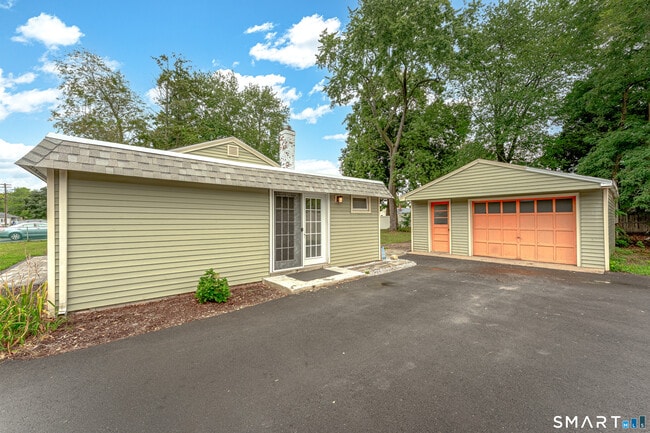 56 Greenfield Dr