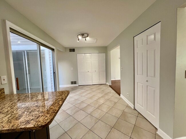 Photo - 645 Le Parc Cir