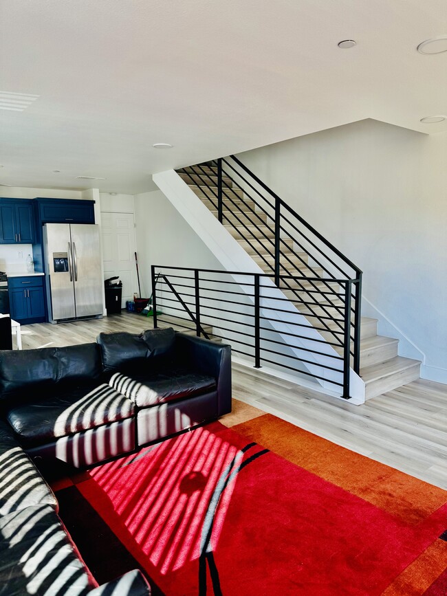 Building Photo - 215 E 29th St