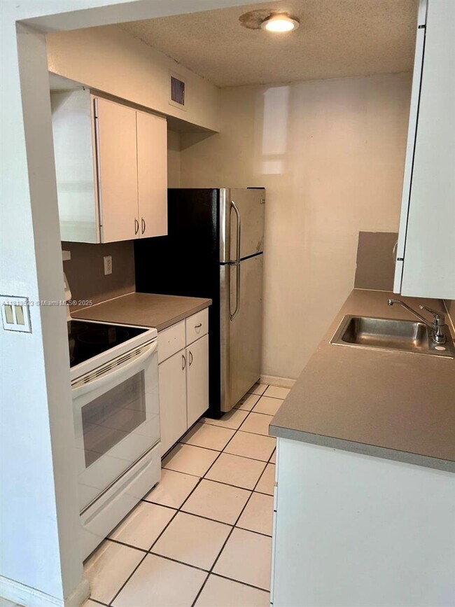 Photo - 1111 SW 4th St Unit 10