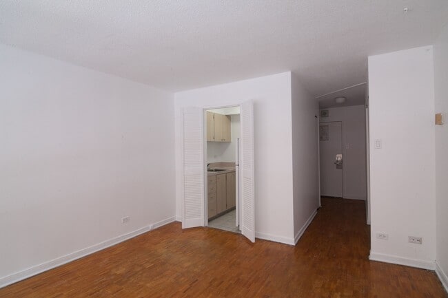 Building Photo - 1975 Maisonneuve Blvd W Unit 308