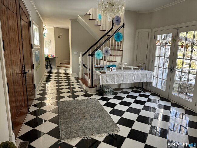 Photo - 301 Old Norwalk Rd