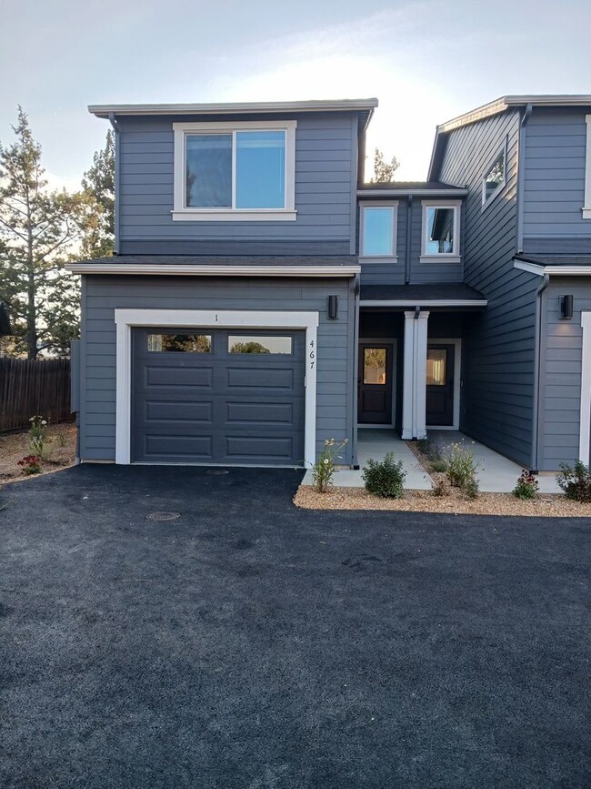 Brand New 3 Bedroom Townhouse - Brand New 3 Bedroom Townhouse