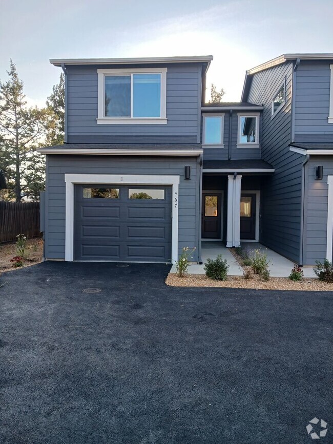 Building Photo - Brand New 3 Bedroom Townhouse