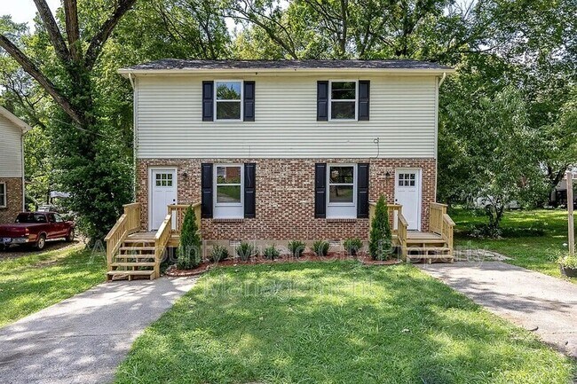 Photo - 1905 S Lyle Ln