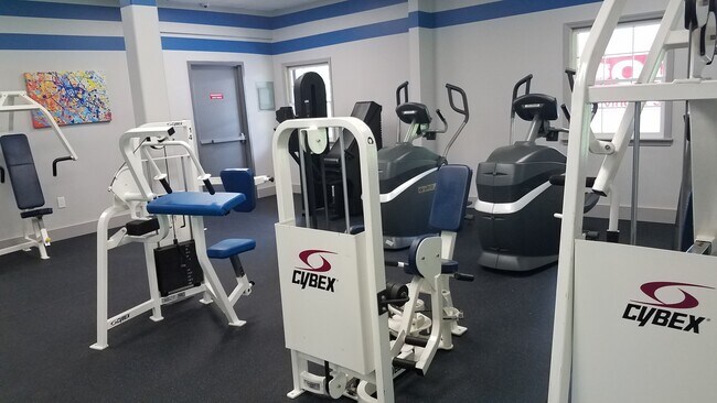 Fitness Center - Royal Ledges at Hyde Park