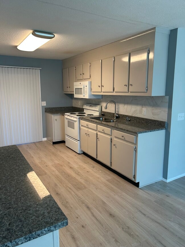 Photo - 33 Phillips Dr Unit B