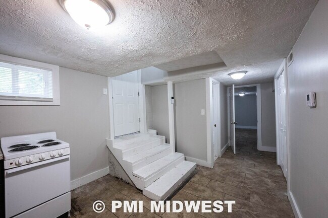 Photo - "Spacious 3-Bed, 2-Bath Gem in Indianapolis - Modern Comfort Awaits!" Unit D