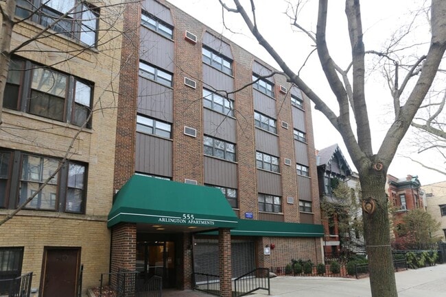 Building Photo - 567 W Arlington Pl Unit E04P