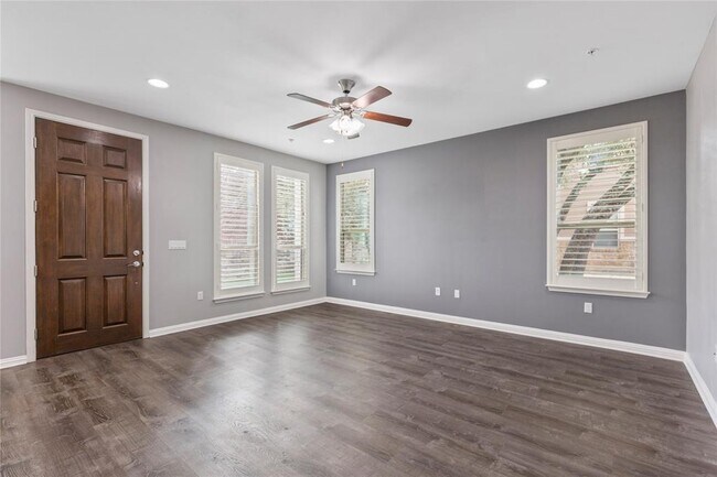 Photo - 13800 Lyndhurst St Unit 184