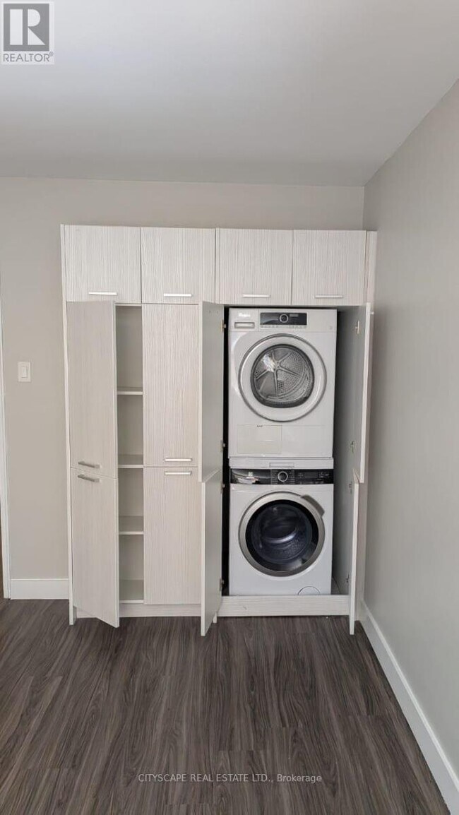 Photo - 85 Wellesley St E Unit 209