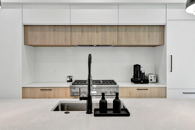 Photo - 1901 Dock St