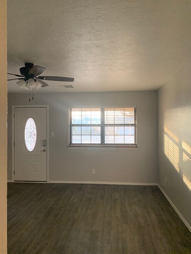 Living Room - 4403 N Chapman Ave