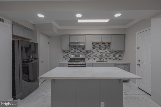 Building Photo - 2636 S 73rd St