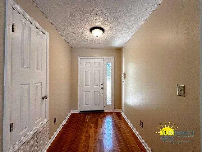 Photo - Lakefront home with Enclosed pool centered between Eglin and Hurlburt