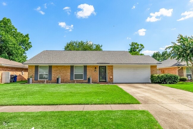 Building Photo - In ground pool! Rental
