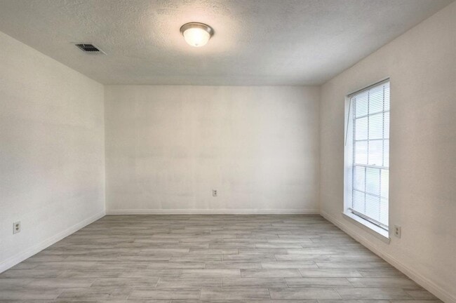 Photo - 10902 Whittingham Ln