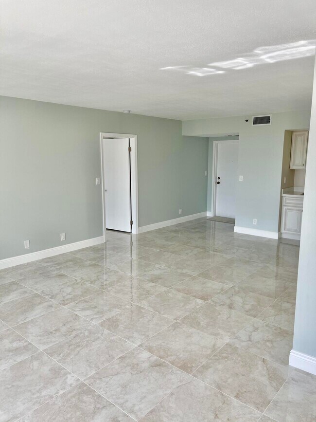 Photo - 5951 Wellesley Park Dr Unit 303