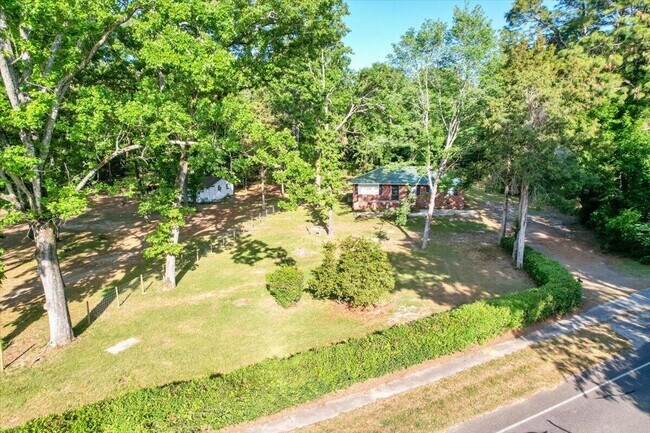 Photo - 800 Old Whiskey Rd S