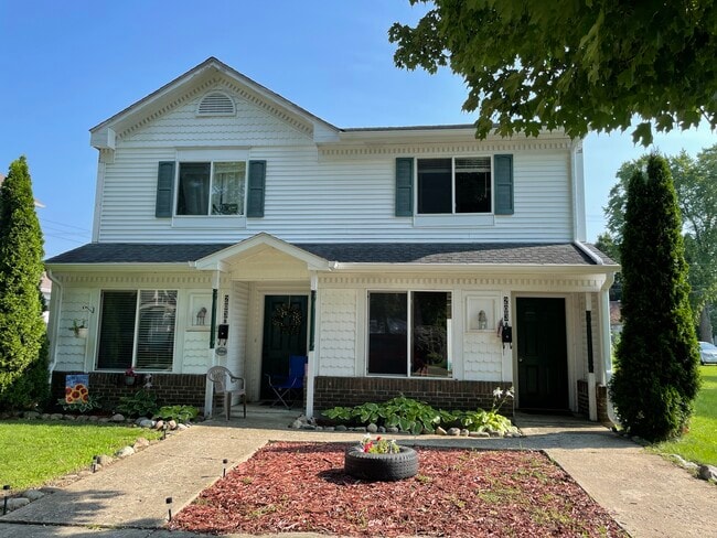Building Photo - 203 E. Main St. Unit B Rental