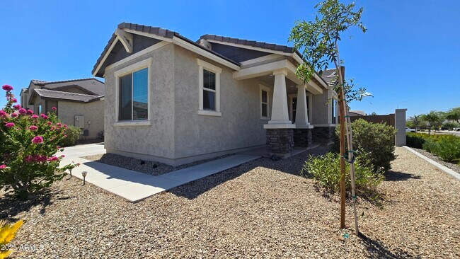 Building Photo - 10865 W Fillmore St Rental