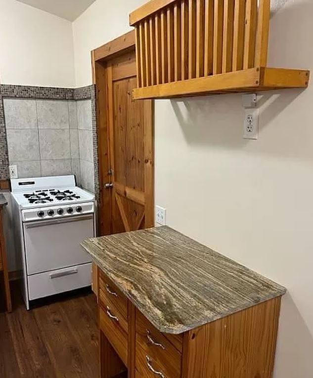 Photo - 11 -3157 Alaula St