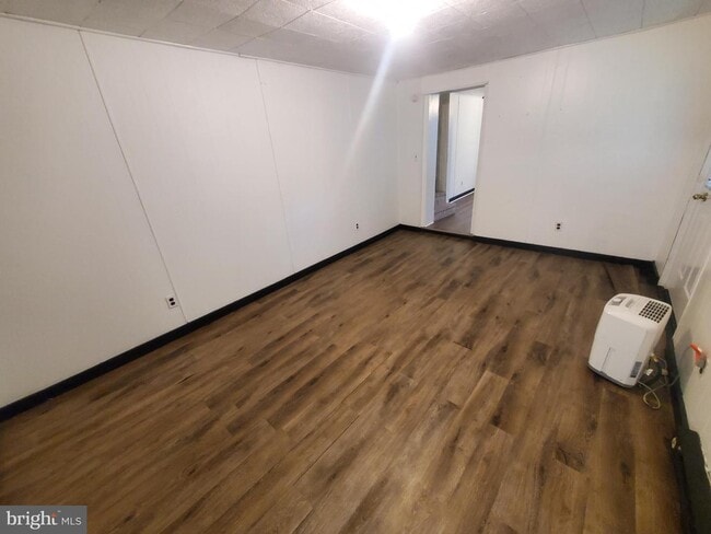 Photo - 90 Centre St