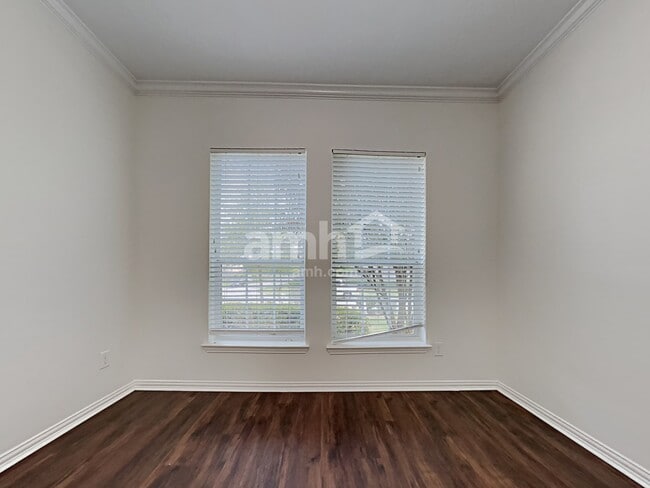 Photo - 2213 Oak Cir Dr N