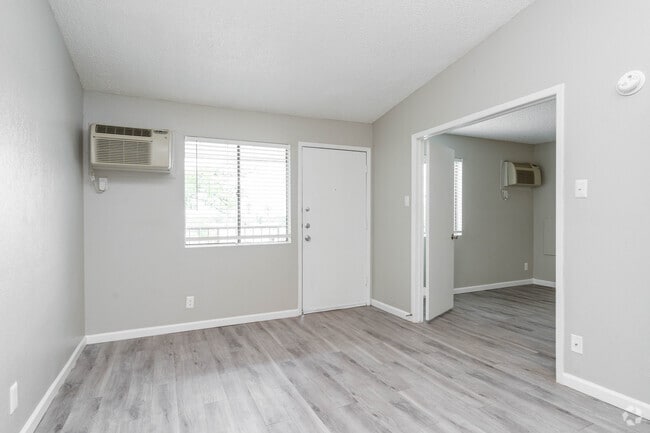 1BR, 1BA - 418SF