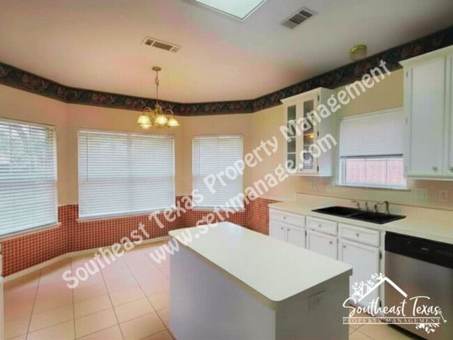 Photo - 7920 Buttercup Ln