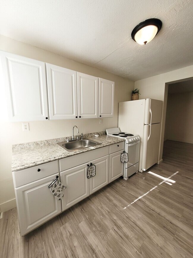 Photo - Studio Apartment - Utilities Included!