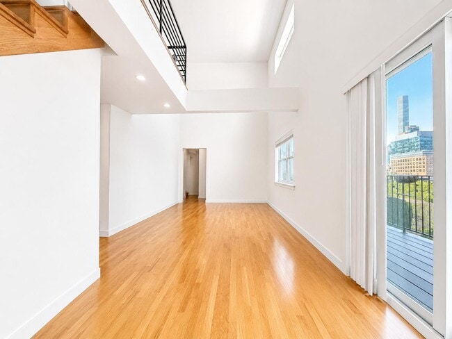Photo - 401 E 68th St Unidad PHB
