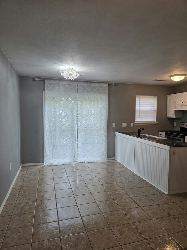 Photo - 501 Braithwaite St