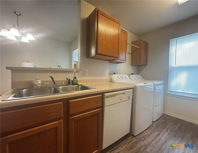 Photo - 409 Creek St Unidad B