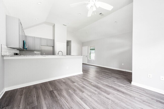 Photo - 16977 Glenheath St