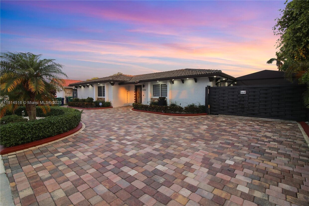 Photo - 13262 NW 1st Ter (Miami, FL)