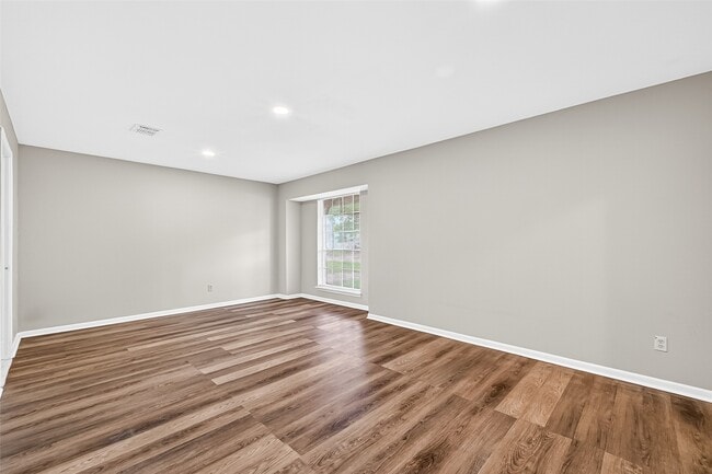 Photo - 403 Mistywood Dr