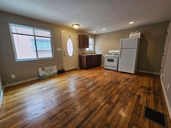 Building Photo - Highlands/Stadium Area Great Sized 1 Bedroom with Beautiful Hardwood Floors, Reserved Parking, Ex...