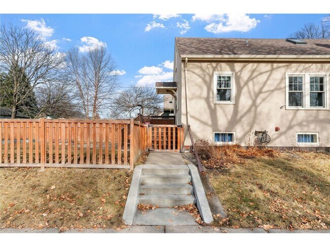 Photo - 2300 NE McKinley St